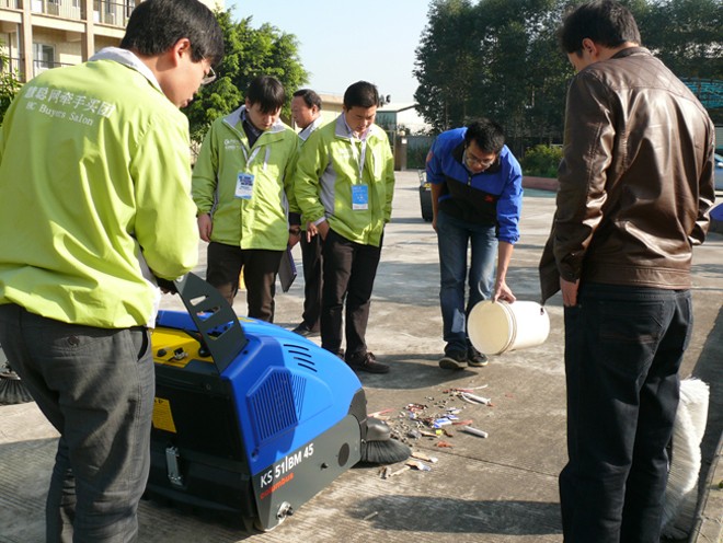 2012年12月6日慧聰網(wǎng)牽手考察團到訪我司的活動花絮