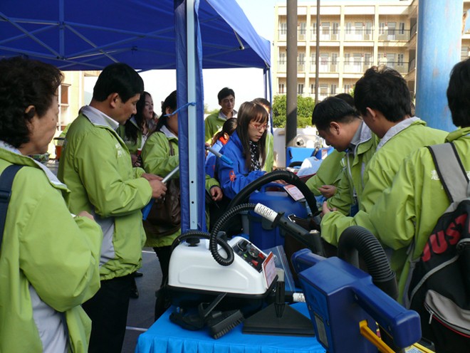 2012年12月6日慧聰網(wǎng)牽手考察團到訪我司的活動花絮