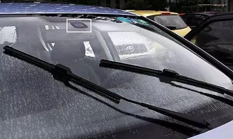 汽車玻璃有油膜怎么處理,汽車玻璃清潔小妙招